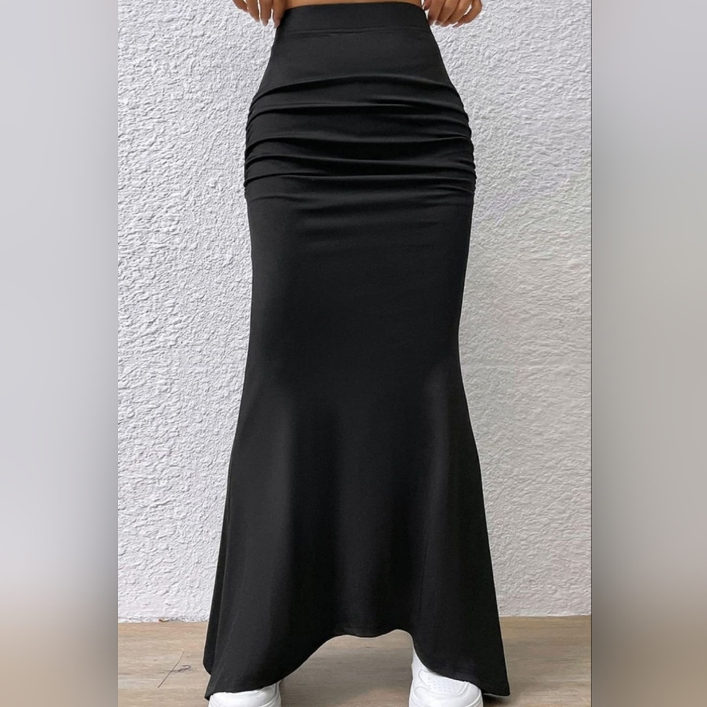 Women's Classic Black Ruched Trumpet Maxi Skirt